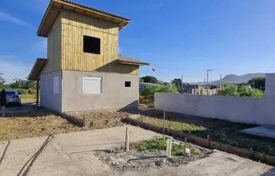 Imagem: A casa possui 1 Dormitório, 1 Banheiro, 2 Vagas na garagem