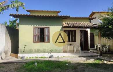 Imagem: A casa possui 4 Dormitórios, 3 Banheiros, 1 Vaga na garagem