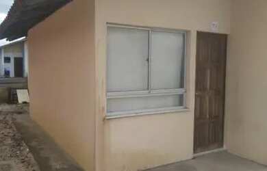 Imagem: A casa possui 2 Dormitórios, 1 Banheiro e está localizado