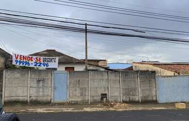 Imagem: A casa possui 2 Dormitórios, 1 Banheiro, 2 Vagas na garagem