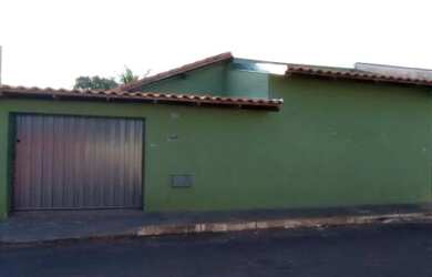 Imagem: A casa possui 2 Dormitórios, 2 Banheiros, 85m² de Área e