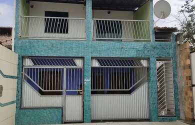 Imagem: A casa possui 3 Dormitórios e 1 Banheiro e está localizado