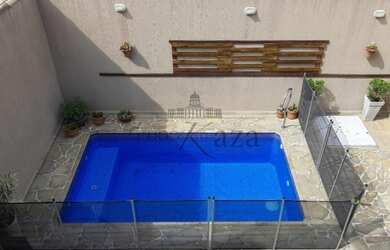 Imagem: A casa em condomínio possui 3 Dormitórios, 3 Banheiros, 2