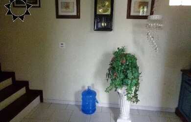 Imagem: A casa possui 4 Dormitórios, 2 Banheiros, 5 Vagas na garagem