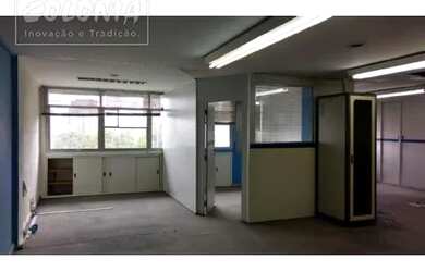 Imagem: O depósito possui 1 Vaga na garagem, 110m² de Área e está