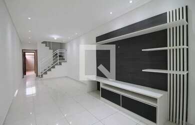 Imagem: A casa possui 3 Dormitórios, 3 Banheiros, 2 Vagas na garagem