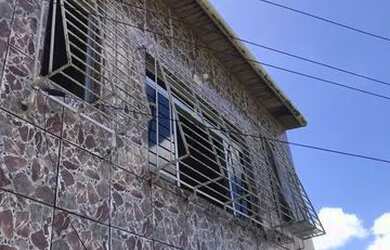 Imagem: A casa possui 2 Dormitórios, 1 Banheiro, 1 Vaga na garagem