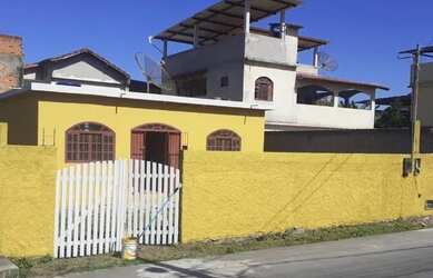 Imagem: A casa possui 5 Dormitórios, 2 Banheiros, 3 Vagas na garagem