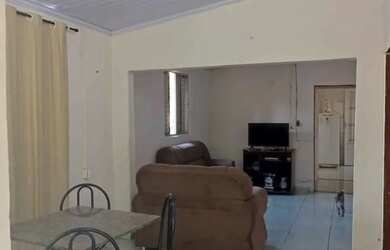 Imagem: A casa possui 2 Dormitórios, 1 Banheiro, 1 Vaga na garagem