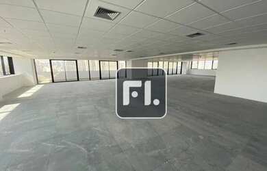 Imagem: O depósito possui 5 Vagas na garagem e 1068m² de Área e está