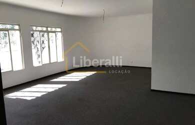 Imagem: A casa possui 5 Dormitórios, 4 Banheiros, 5 Vagas na garagem