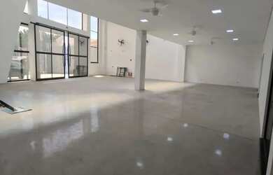 Imagem: O depósito possui 5 Vagas na garagem, 500m² de Área e está