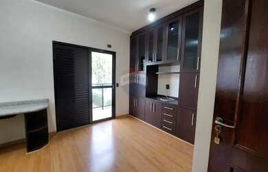 Imagem: A casa em condomínio possui 4 Dormitórios, 5 Banheiros, 4