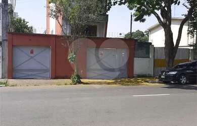 Imagem: O depósito possui 5 Vagas na garagem, 400m² de Área e está