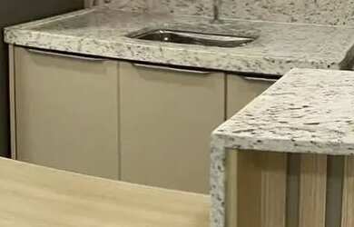 Imagem: O apartamento possui 1 Dormitório, 1 Banheiro, 1 Vaga na garagem