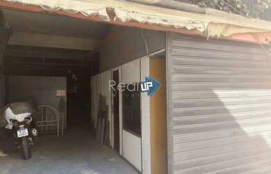 Imagem: O depósito possui 3 Vagas na garagem, 300m² de Área e está