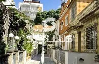 Imagem: A casa possui 4 Dormitórios, 5 Banheiros, 259m² de Área e