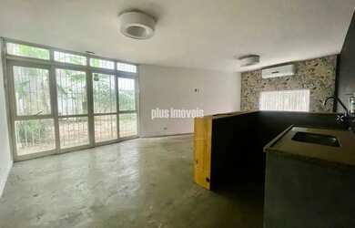 Imagem: O depósito possui 2 Vagas na garagem e 231m² de Área e está