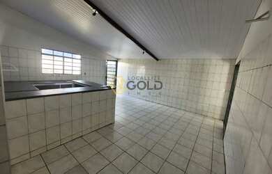 Imagem: A casa possui 3 Dormitórios, 3 Banheiros, 2 Vagas na garagem