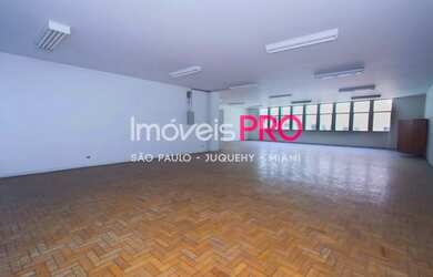 Imagem: O depósito possui 5 Vagas na garagem e 3517m² de Área e está