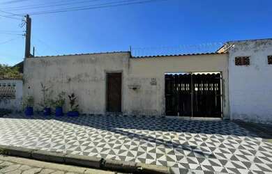 Imagem: A casa possui 3 Dormitórios, 3 Banheiros, 5 Vagas na garagem