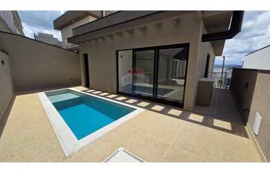 Imagem: A casa em condomínio possui 4 Dormitórios, 4 Banheiros, 4