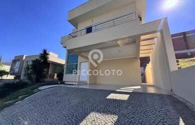 Imagem: A casa em condomínio possui 3 Dormitórios, 2 Banheiros, 4