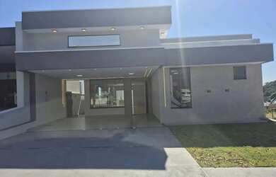 Imagem: A casa em condomínio à venda possui 3 Dormitórios, 3 Banheiros