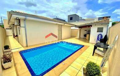 Imagem: A casa em condomínio possui 3 Dormitórios, 4 Banheiros, 2