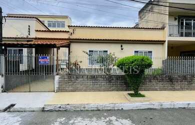 Imagem: O apartamento possui 2 Dormitórios, 1 Banheiro, 2 Vagas na