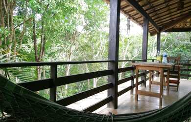 Imagem: A casa possui 2 Dormitórios, 4 Vagas na garagem, 8m² de Área