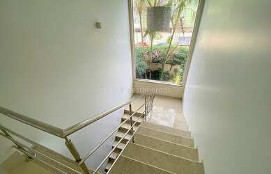 Imagem: A casa em condomínio possui 4 Dormitórios, 4 Banheiros, 2