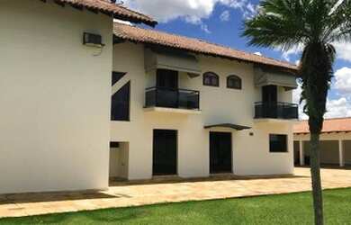 Imagem: A casa possui 5 Dormitórios, 5 Banheiros, 5 Vagas na garagem