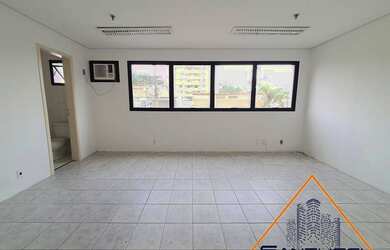 Imagem: O depósito possui 1 Vaga na garagem e 33m² de Área e está