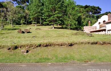 Imagem: O terreno possui 1.380m² de Área e está localizado em Gramado