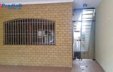 Imagem: A casa possui 5 Dormitórios, 2 Banheiros, 2 Vagas na garagem