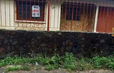 Imagem: A casa possui 3 Dormitórios, 2 Banheiros, 3 Vagas na garagem