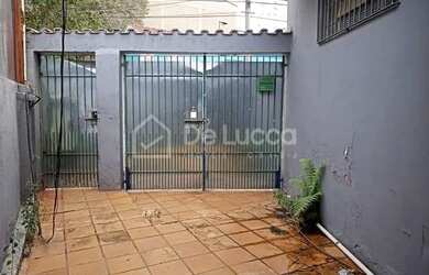 Imagem: A casa possui 3 Dormitórios, 2 Banheiros, 1 Vaga na garagem