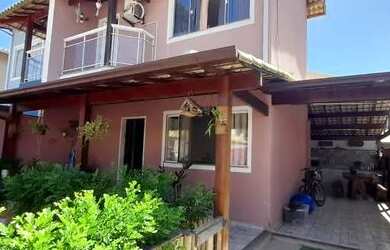 Imagem: A casa possui 2 Dormitórios, 3 Banheiros, 2 Vagas na garagem