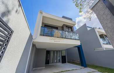 Imagem: A casa possui 3 Dormitórios, 4 Banheiros, 2 Vagas na garagem