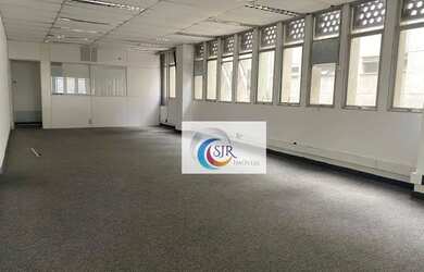 Imagem: O depósito possui 2 Vagas na garagem, 150m² de Área e está