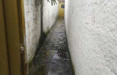 Imagem: A casa possui 1 Dormitório, 1 Banheiro e 1 Vaga na garagem