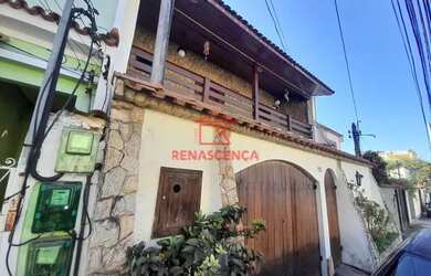 Imagem: A casa possui 4 Dormitórios, 2 Banheiros, 1 Vaga na garagem