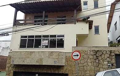 Imagem: A casa possui 5 Dormitórios, 4 Banheiros, 1 Vaga na garagem