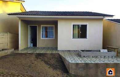 Imagem: A casa possui 2 Dormitórios, 1 Banheiro, 1 Vaga na garagem