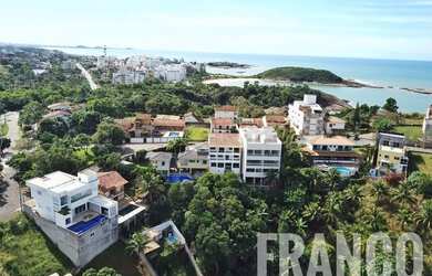 Imagem: A casa possui 5 Dormitórios, 4 Banheiros, 4 Vagas na garagem