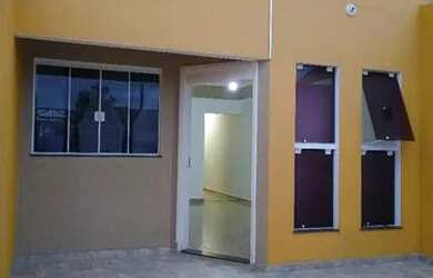 Imagem: A casa possui 2 Dormitórios, 2 Banheiros, 2 Vagas na garagem