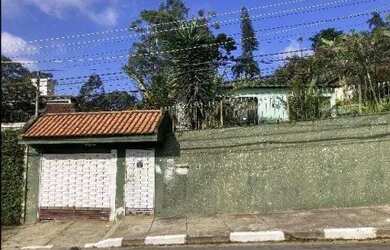 Imagem: A casa possui 3 Dormitórios, 1 Banheiro, 940m² de Área e