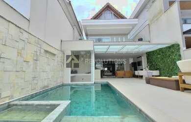 Imagem: A casa em condomínio possui 4 Dormitórios, 5 Banheiros, 2