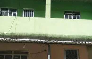 Imagem: A casa possui 2 Dormitórios, 1 Banheiro e 5 Vagas na garagem